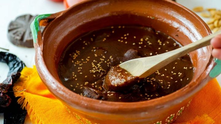 Así preparaba el mole Frida Khalo: Aprende la receta inédita de esta famosa pintora mexicana