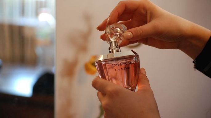 La salud mental al alcance de un aroma: Usar perfume sería bueno para tus emociones