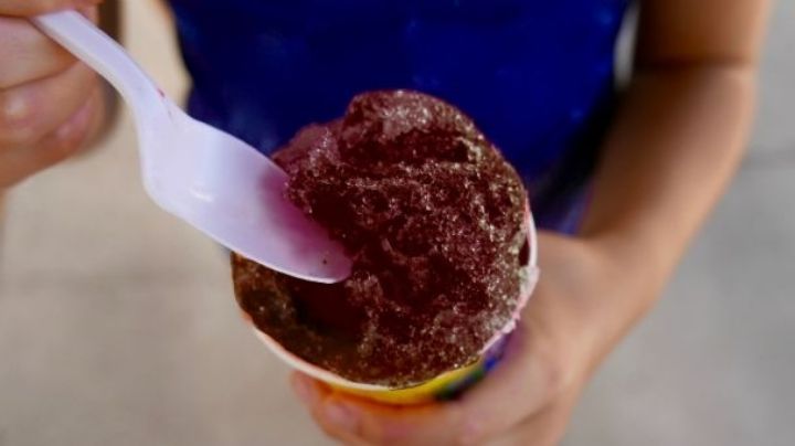 Refresca a tus niños en sus últimos días de vacaciones con un rico raspado de chocolate