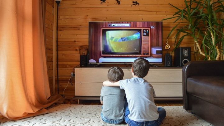 Alejar a tus hijos de la televisión y celulares mejoraría su salud mental