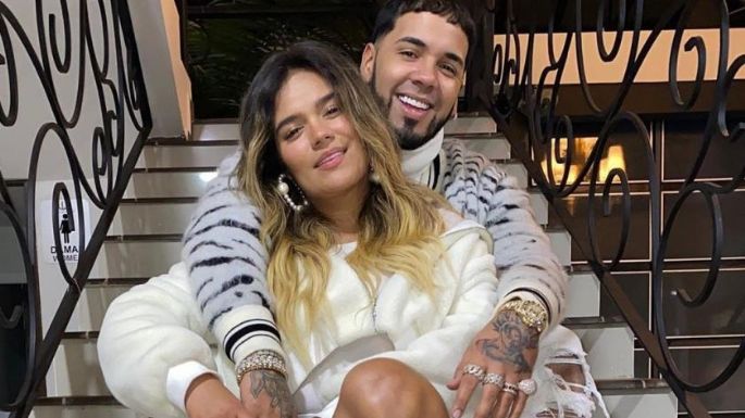 ''Vuelve conmigo'': Anuel AA le pide una segunda oportunidad a Karol G en concierto