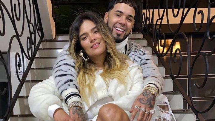 ''Vuelve conmigo'': Anuel AA le pide una segunda oportunidad a Karol G en concierto