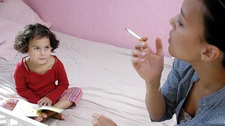 ¿Fumas frente a tus hijos? Ten cuidado podrías hacer que padezcan artritis