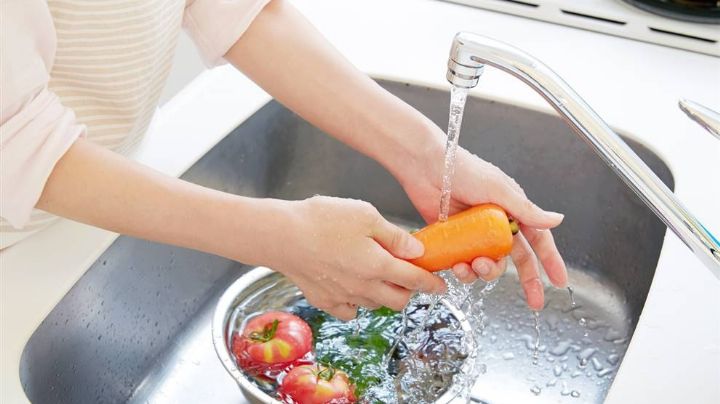 Libérate de complicaciones al desinfectar tus frutas y verduras con estos remedios