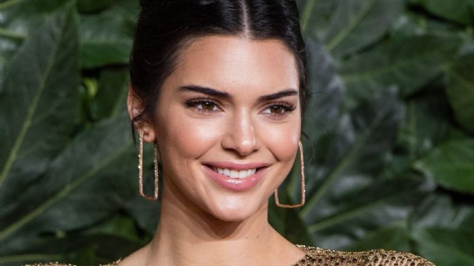 Kendall Jenner luce el maquillaje perfecto para un look rojo