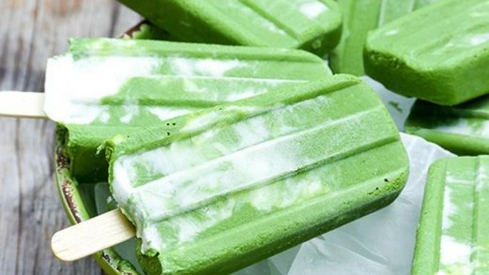 Haz de tu guacamole el postre perfecto con estas paletas heladas