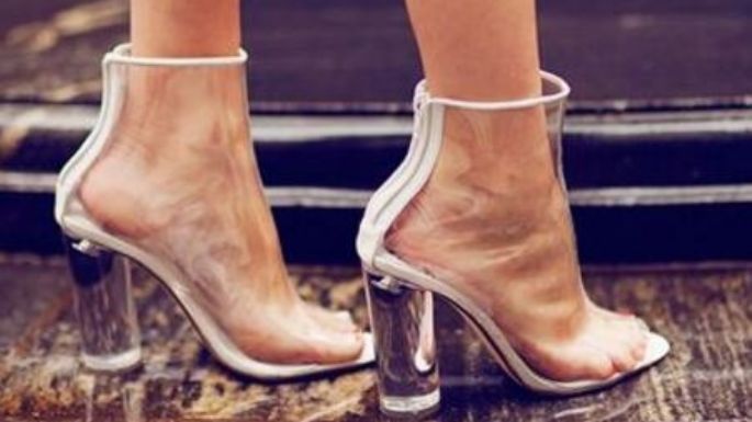 Muestra tus pies con la nueva tendencia de tacones de plástico