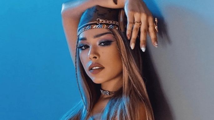 Al ritmo de BLACKPINK, Danna Paola muestra que la mascada es el accesorio perfecto