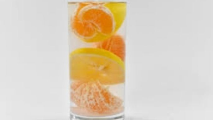 Fortalece tus defensas con esta agua de mandarina con limón