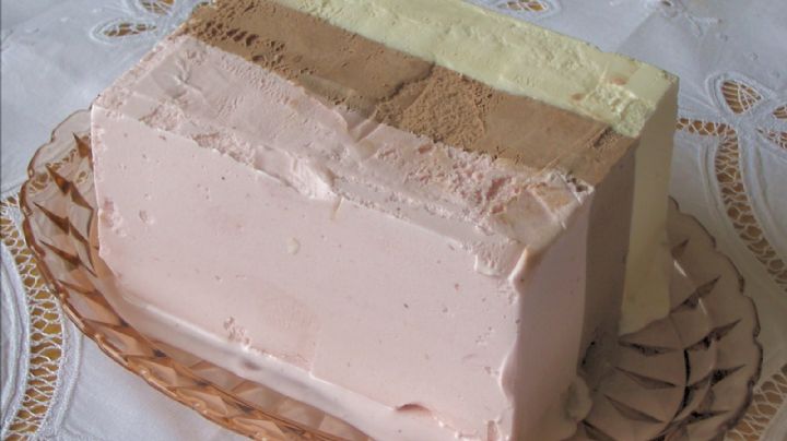 Este pay de helado napolitano será el postre más sencillo de tu libro de recetas