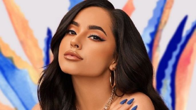 ¿Eres de poca estatura? Estas son las claves para usa maxi abrigos, según Becky G