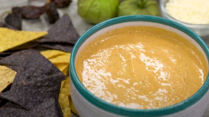 ¡Una delicia! Aprende a hacer una salsa de chile morita con queso cotija