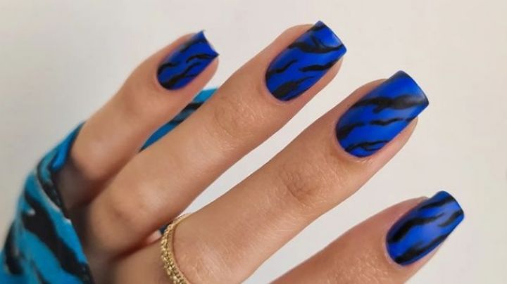 ¿Te gusta el 'animal print'? Así puedes llevarlo en tus uñas en tonalidades negro y azul