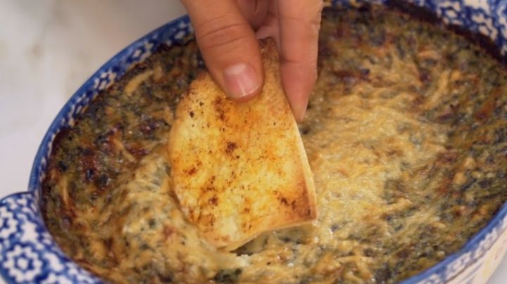 ¡Super delicioso! Aprende a hacer este dip de espinacas, puré de ajo y queso crema