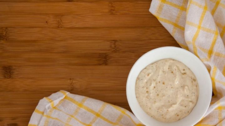 ¡Lo querrás untar en todo! Aprende a hacer este sencillo dip de ajo con queso crema