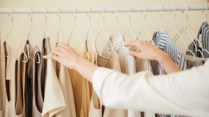 5 claves para comprar ropa en tiendas de segunda mano sin morir en el intento