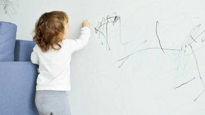 Sigue estos 5 trucos para que tus hijos no rayen las paredes de casa