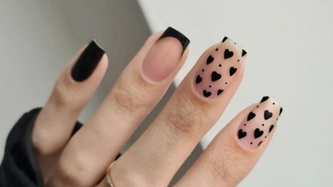 Sencillo y elegante: Así es como puedes hacer un diseño de uñas con corazones negros