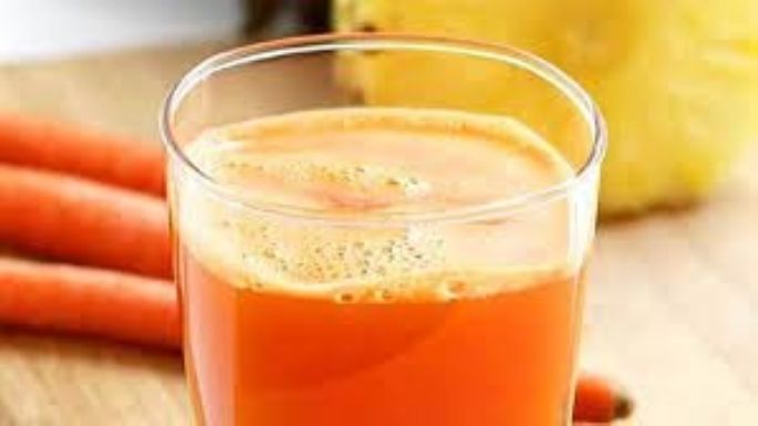 ¿Demasiada carne en la cena de Año Nuevo? Aligérate con este jugo de zanahoria y piña