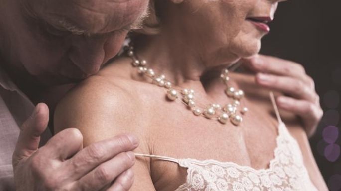 ¿Tienes más de 60 años? Así puedes lograr mantener viva tu vida sexual