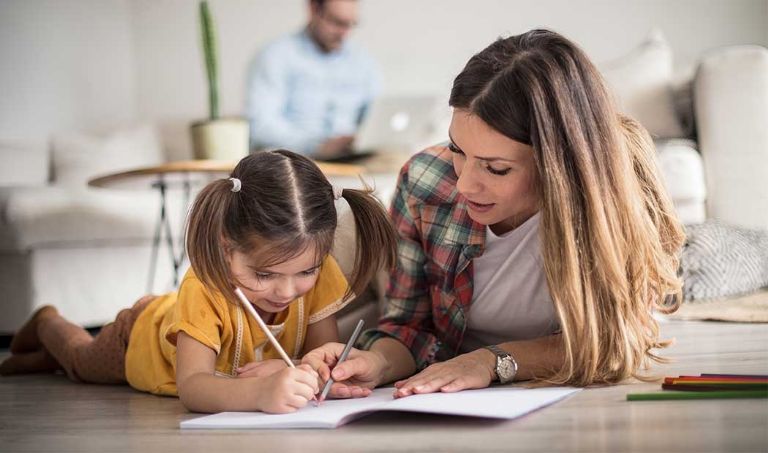 Cómo ayudar a tus hijos con sus tareas