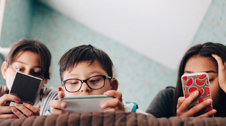 Razones para quitarle el celular a tus hijos adolescentes durante una semana