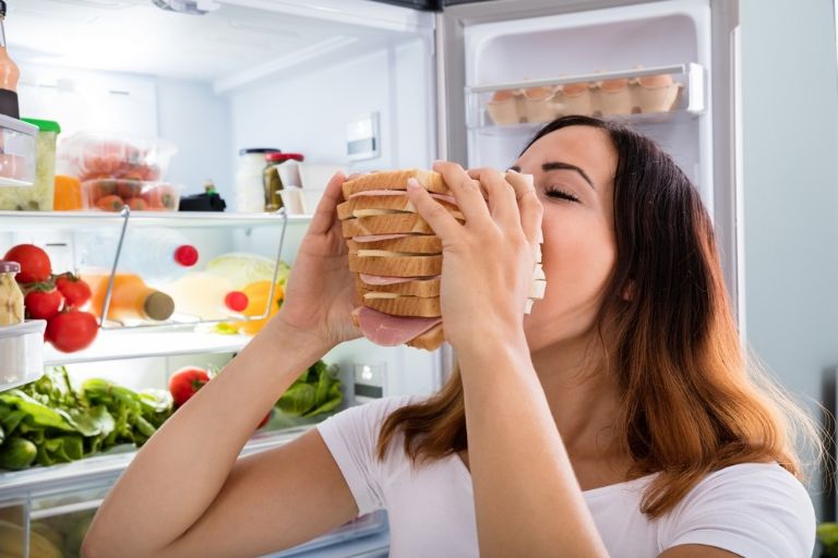 Cómo controlar el hambre emocional 