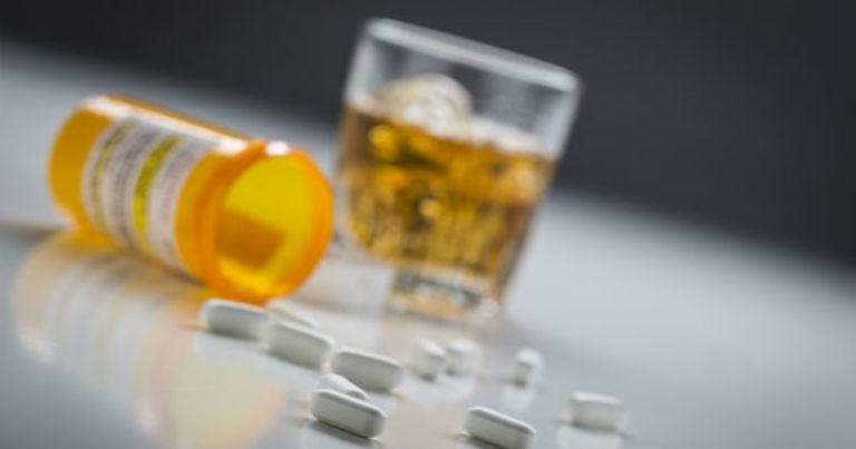 Por qué no combinar medicamentos con alcohol