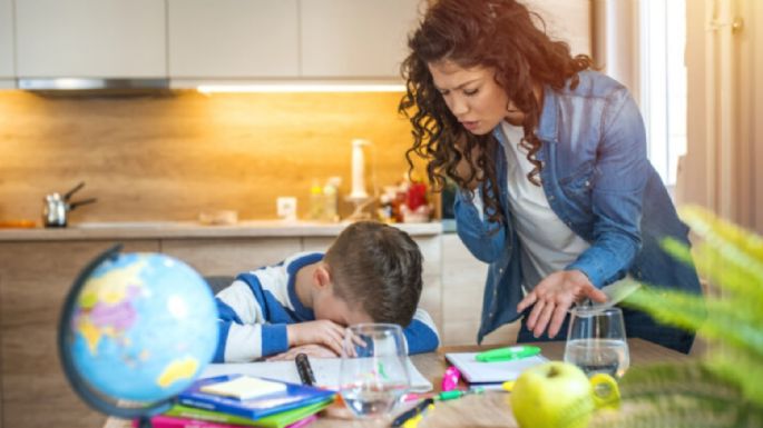 Si tu hijo siempre pierde las cosas en su escuela, así puedes ayudarle a no ser distraído