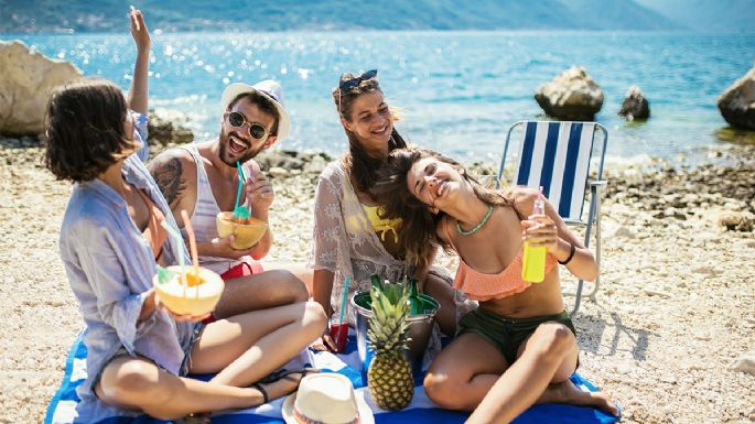 ¿Saldrás sola de vacaciones? Tips para conocer gente durante el viaje