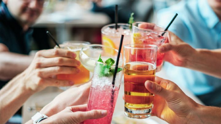 5 Consejos para moderar tu consumo de alcohol durante esta temporada navideña