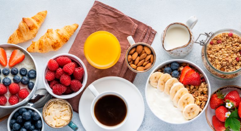 A qué hora desayunar para bajar de peso