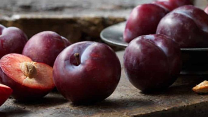 Forma correcta de conservar las ciruelas en el congelador; mira el paso a paso