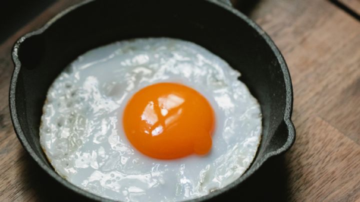 Aprende a preparar un huevo frito sin la necesidad de utilizar aceite y cuida tu salud