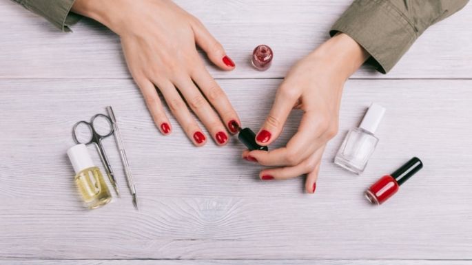 Sé una experta en manicura: 4 pasos para que el barniz dure más tiempo en las uñas