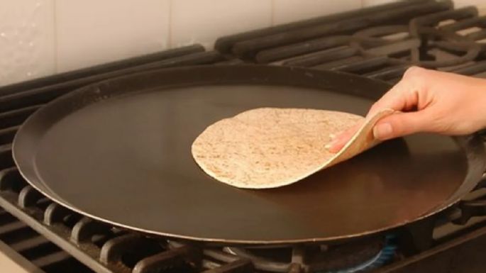 Deja tu comal para las tortillas como nuevo con este remedio para quitar el óxido