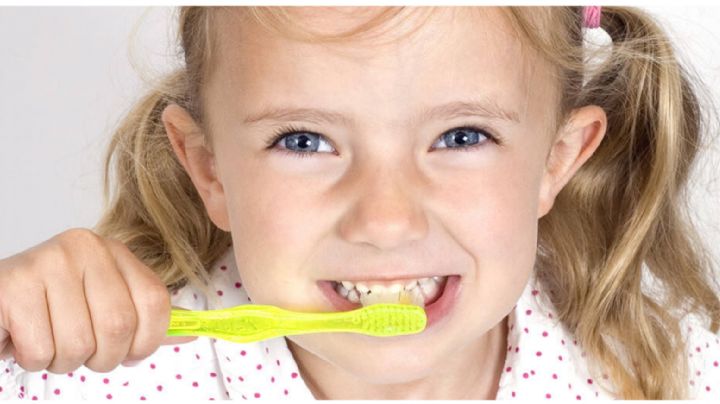 Atención mamás: Está es la forma en la que lograrás que tus hijos cepillen sus dientes diario