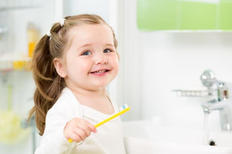 Cómo lograr que tus hijos se laven los dientes 