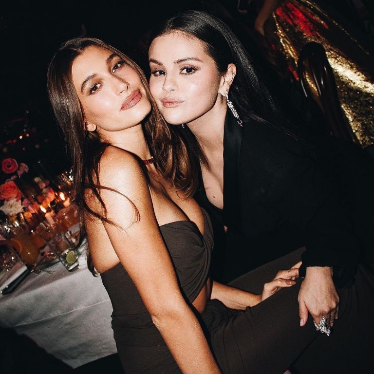 Selena Gomez habla de sus fotos con Hailey Bieber