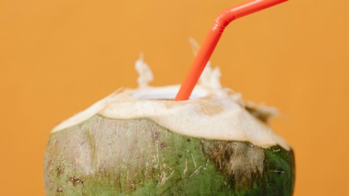 Refrescate con esta rica agua de coco con nuez y dile adiós al calor