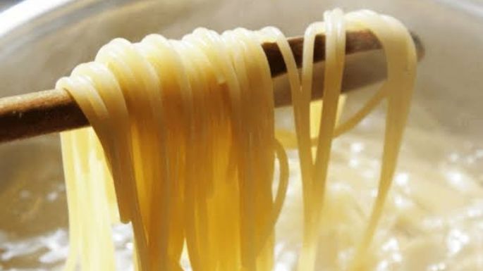 No tires el agua de cocción de la pasta; 7 maneras de reutilizarla en casa