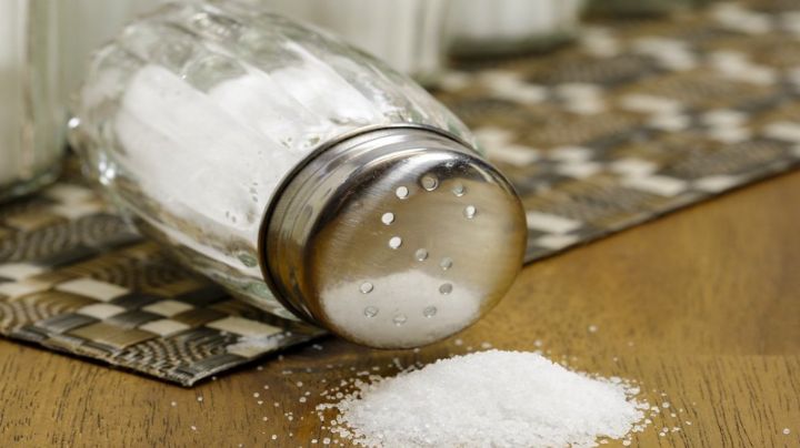 Esto es lo que le pasa a tu cuerpo cuando disminuyes la cantidad de sal