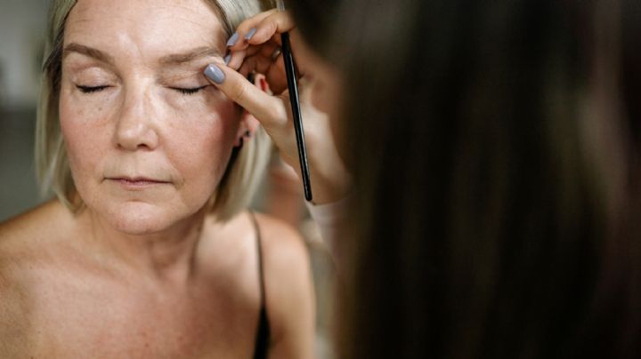 5 cosas que NO debes hacer al maquillarte porque resaltan las arrugas