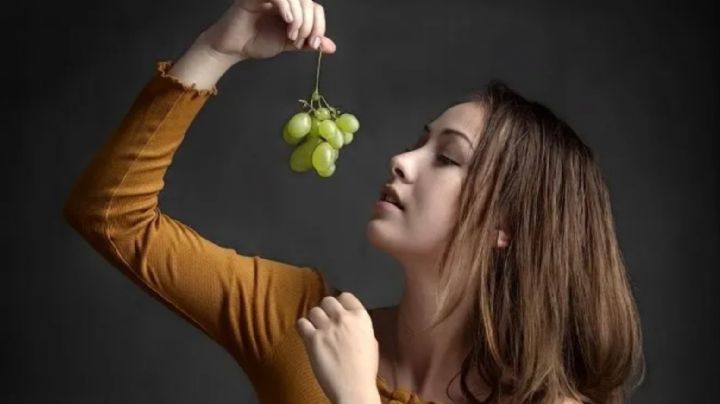 Comer 12 uvas debajo de la mesa: De qué se trata este ritual para el Año Nuevo