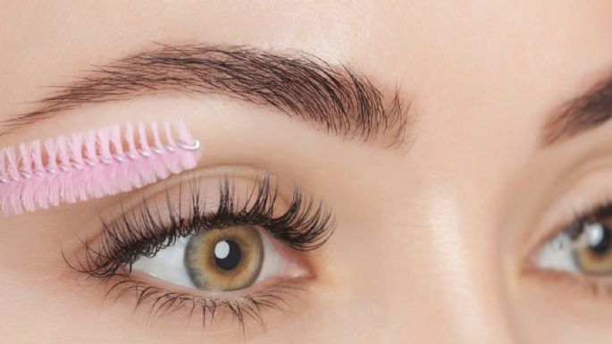 Este es el secreto de los expertos en maquillaje para que las pestañas postizas luzcan naturales