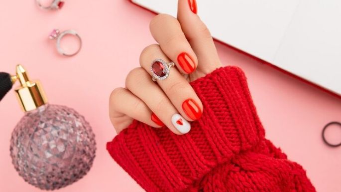 Así son los diseños de uñas más minimalistas ideales para San Valentín