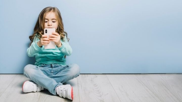 Dejar a tus hijos mucho tiempo frente al celular aumenta el riesgo de autismo