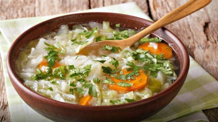 Limpia tu organismo con la receta de esta sopa depurativa