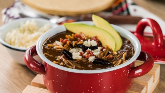 ¡Disfrútala en familia! Receta de sopa de fideo y frijol