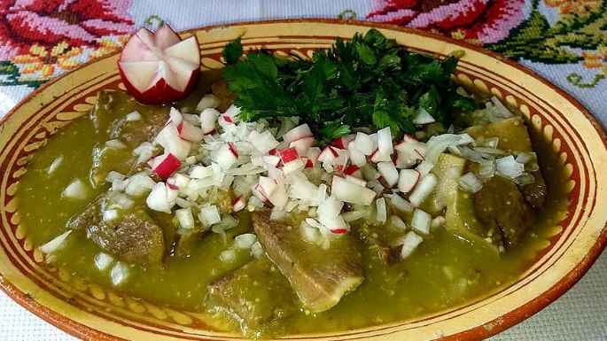 ¡Date gusto! Receta de lengua de res en salsa verde